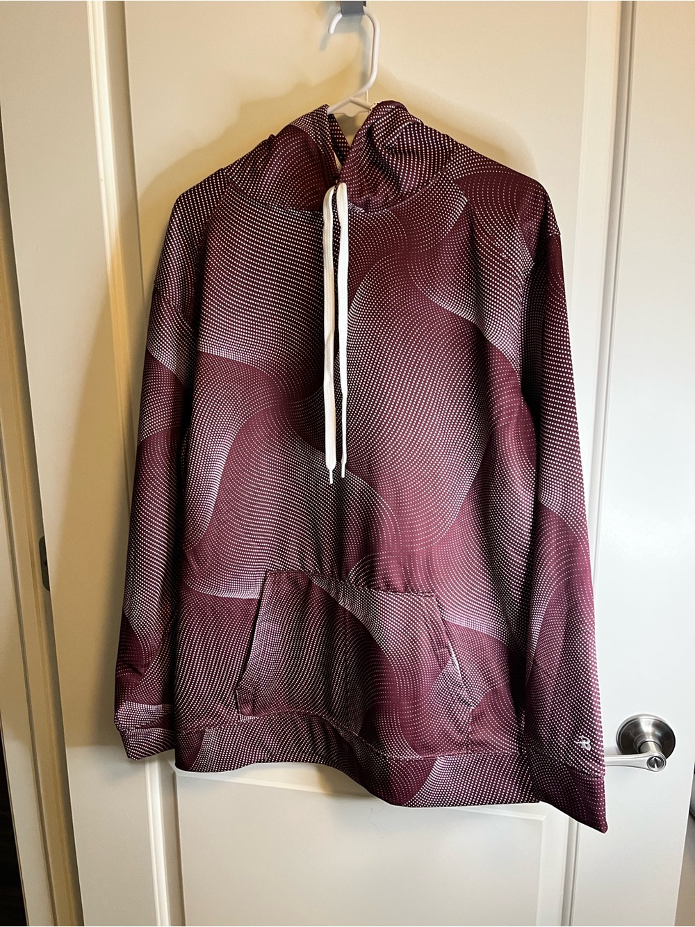 Men's Burgundy Wave-Pattern Pullover Hoodie with Drawcord